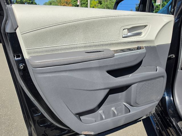 Used 2024 Toyota Sienna XLE w/ XLE Plus Package AWD/4WD image 19