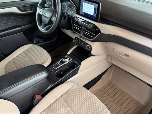 Used 2022 Ford Escape SE image 16