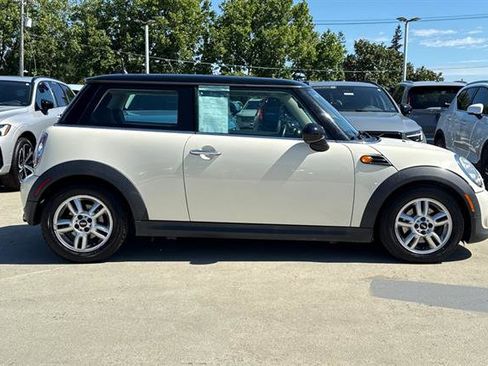 Used 2013 MINI Cooper Hardtop image 2