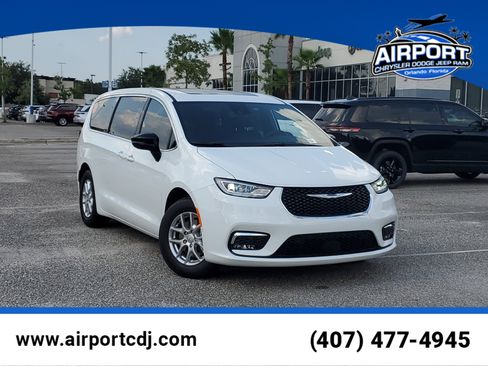 New 2026 Chrysler Pacifica Select image 1