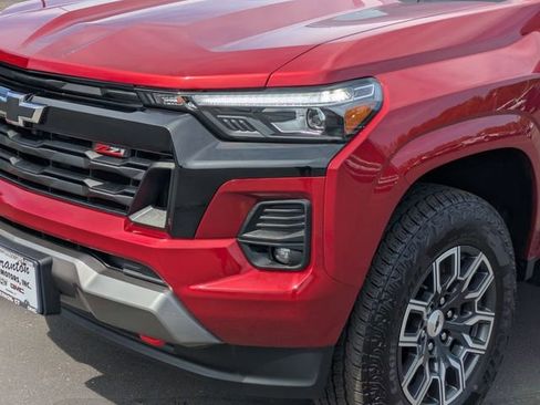 Used 2023 Chevrolet Colorado Z71 w/ Z71 Convenience Package 2 AWD/4WD image 9