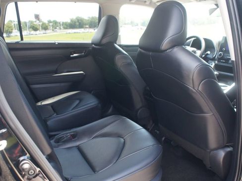 Certified 2026 Toyota Highlander XLE AWD/4WD image 25