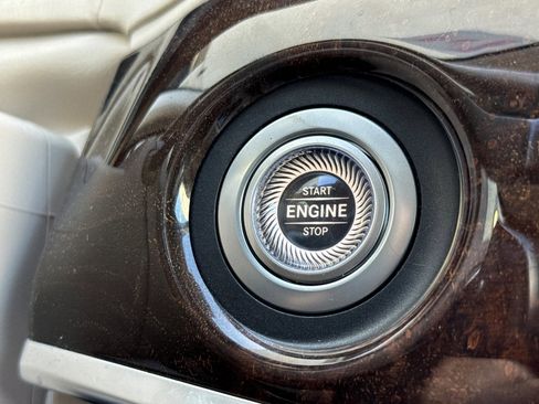 Used 2019 Mercedes-Benz S 560 Sedan image 35