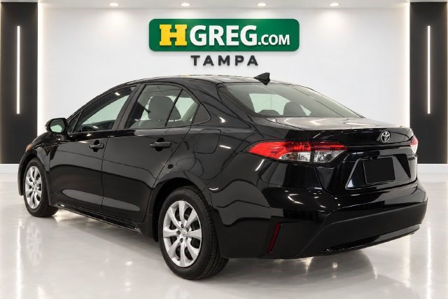 Used 2021 Toyota Corolla LE FWD image 2