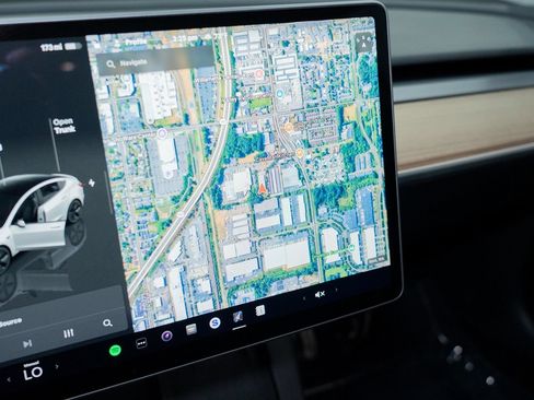 Used 2023 Tesla Model 3 Standard Range RWD image 30