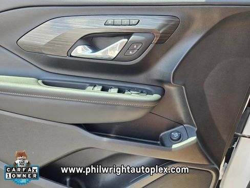 Used 2024 GMC Terrain SLT AWD/4WD image 30