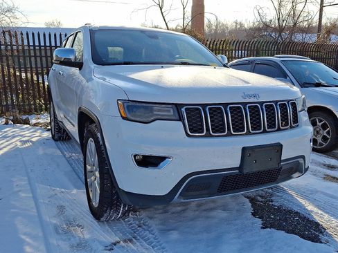 Used 2017 Jeep Grand Cherokee Limited w/ Luxury Group II image 4
