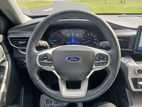 Used 2022 Ford Explorer XLT w/ Equipment Group 202A AWD/4WD image 17