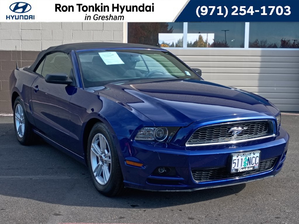 Used 2013 Ford Mustang Convertible RWD image 1