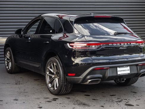 Certified 2022 Porsche Macan image 3