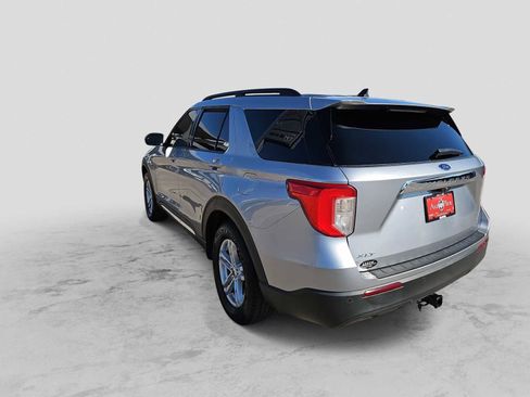 Used 2022 Ford Explorer XLT image 6