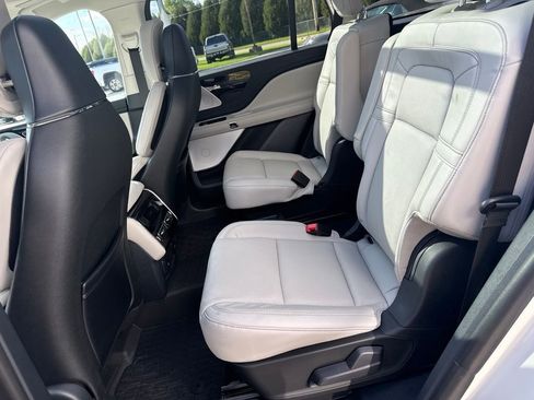 Used 2026 Lincoln Aviator Reserve AWD/4WD image 18