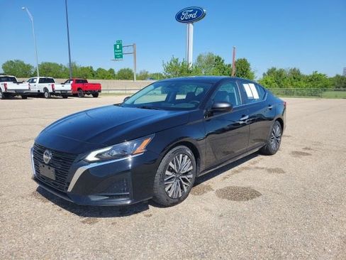 Used 2024 Nissan Altima 2.5 SV FWD image 17