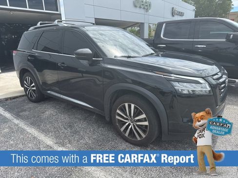 Used 2024 Nissan Pathfinder Platinum AWD/4WD image 3