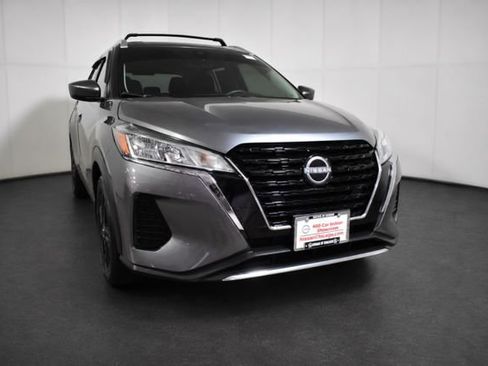 Used 2023 Nissan Kicks SV w/ Exterior Package FWD image 3
