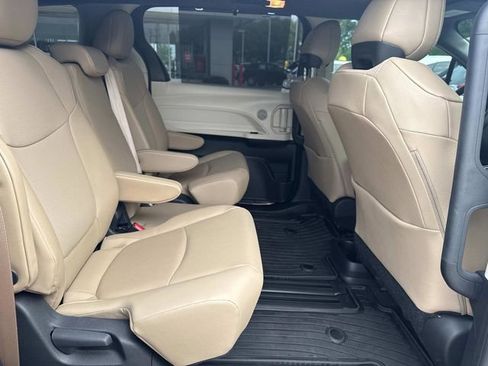 Used 2024 Toyota Sienna XLE image 13