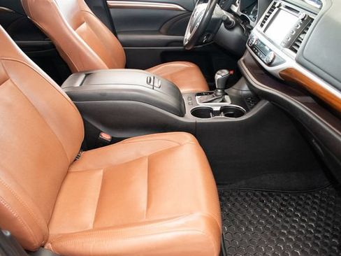 Used 2019 Toyota Highlander Limited AWD/4WD image 10