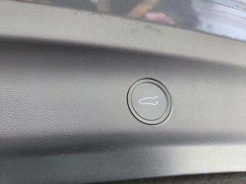 Used 2020 Tesla Model Y Long Range image 38