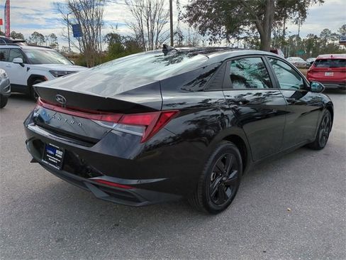Used 2022 Hyundai Elantra SEL image 5