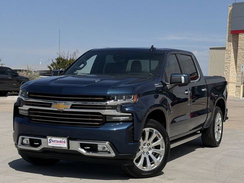 Used 2019 Chevrolet Silverado 1500 High Country w/ Technology Package AWD/4WD image 2