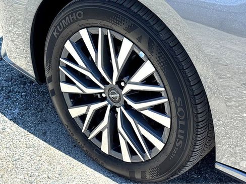 Used 2025 Nissan Altima 2.5 SV FWD image 18