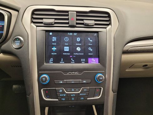 Used 2019 Ford Fusion SE image 25