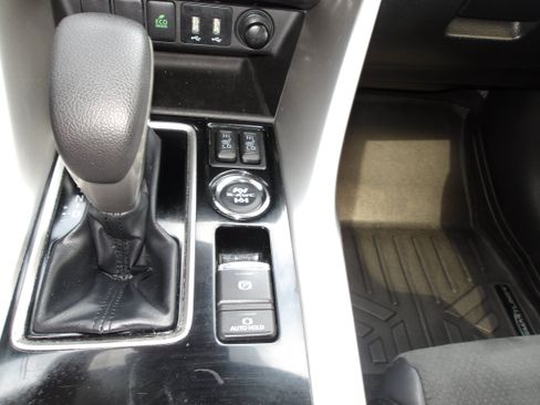 Used 2022 Mitsubishi Eclipse Cross AWD image 29