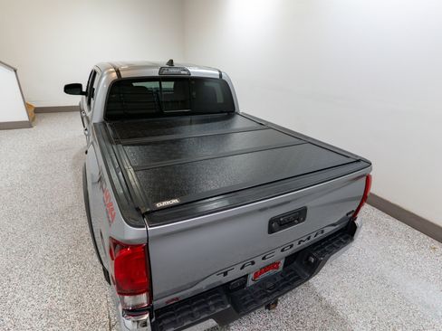 Used 2019 Toyota Tacoma TRD Off-Road image 11