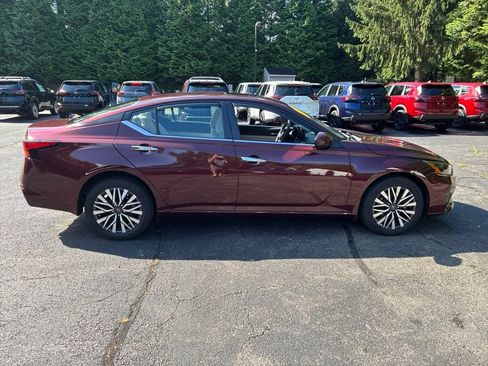 Certified 2024 Nissan Altima 2.5 SV w/ SV Premium Package AWD/4WD image 8