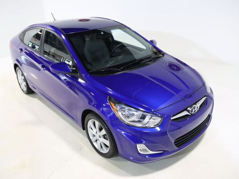 Used 2013 Hyundai Accent GLS w/ Premium Pkg FWD image 13