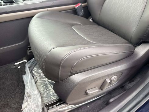 New 2026 Kia Carnival EX image 17