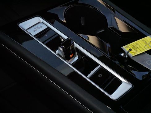 Certified 2025 Volkswagen Atlas SEL image 24