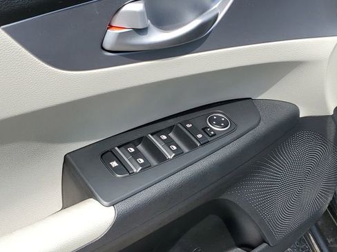 Certified 2022 Kia Forte LXS image 16