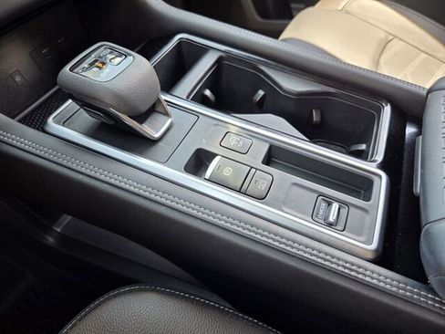 Used 2024 Nissan Pathfinder Platinum FWD image 30