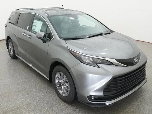 New 2026 Toyota Sienna XLE FWD image 9