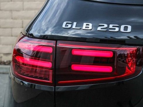 New 2026 Mercedes-Benz GLB 250 4MATIC image 9