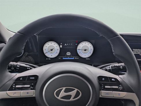 Used 2025 Hyundai Elantra SEL image 34