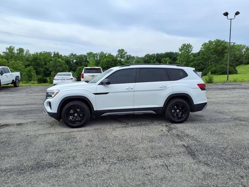 Used 2025 Volkswagen Atlas Peak Edition SE AWD/4WD image 34