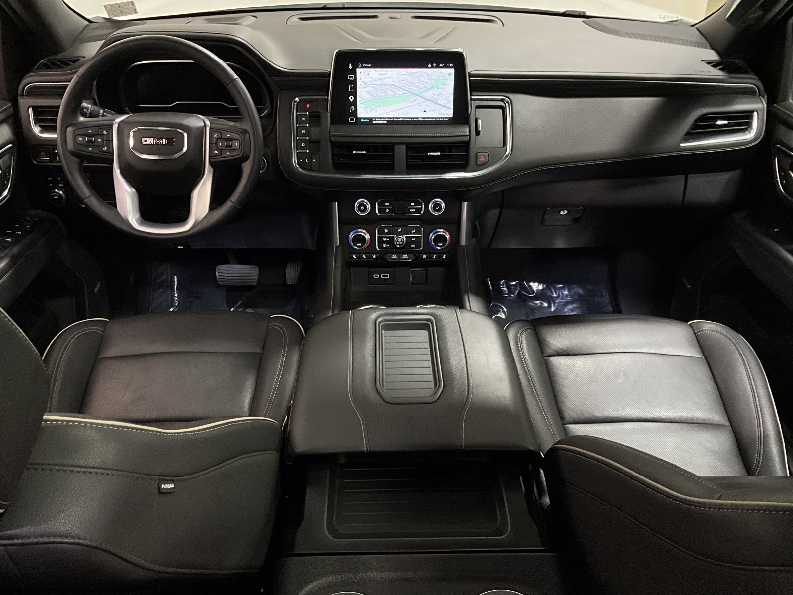 Used 2023 GMC Yukon XL SLT w/ SLT Premium Package AWD/4WD image 16