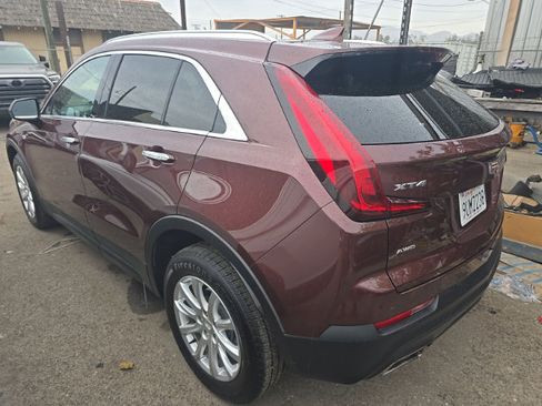 Used 2023 Cadillac XT4 Luxury w/ Cold Weather Package AWD/4WD image 3