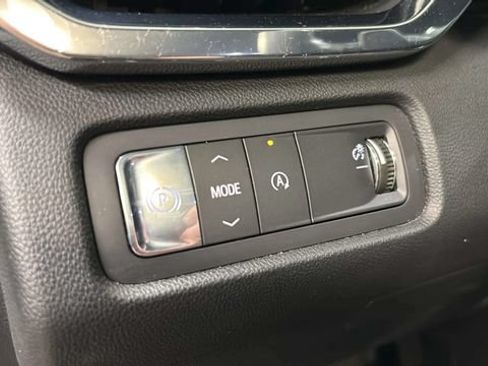 Used 2025 GMC Acadia Elevation FWD image 30