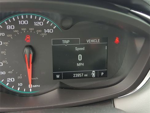 Certified 2022 Chevrolet Trax LT w/ LT Convenience Package image 12