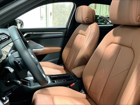 Certified 2025 Audi Q3 2.0T Premium w/ Convenience Package image 26