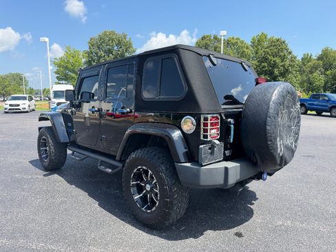 Used 2007 Jeep Wrangler Unlimited Sahara w/ Dual Top Group AWD/4WD image 5