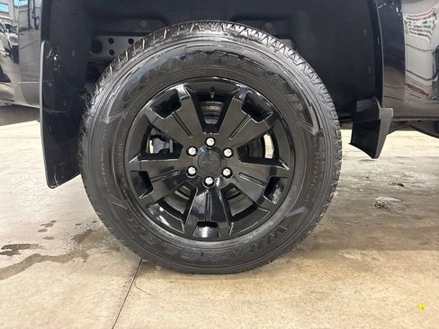 Used 2022 Chevrolet Colorado LT w/ Chrome Appearance Package AWD/4WD image 21
