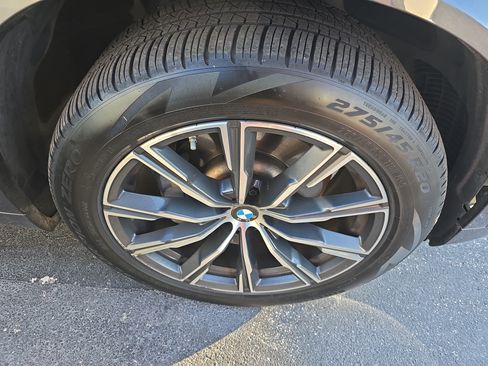 Used 2021 BMW X5 xDrive40i w/ M Sport Package AWD/4WD image 3