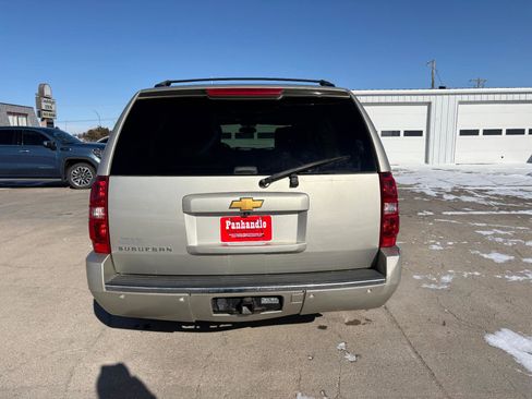 Used 2014 Chevrolet Suburban LTZ image 9