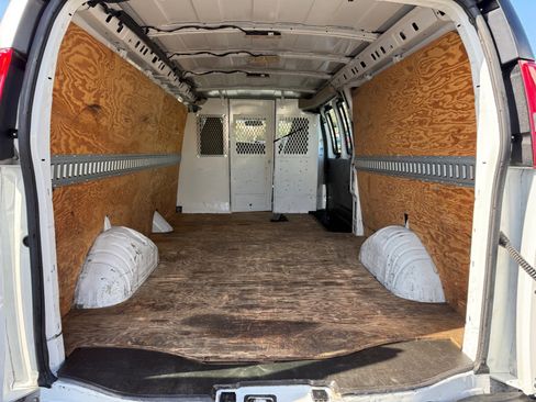 Used 2021 GMC Savana 2500 Extended w/ Driver Convenience Package image 7