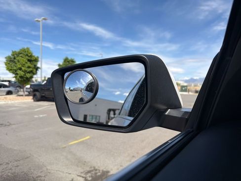 Used 2019 Chevrolet Impala LT w/ LT Convenience Package image 4