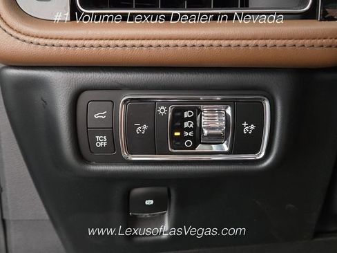 Used 2023 Lincoln Nautilus Reserve FWD image 38